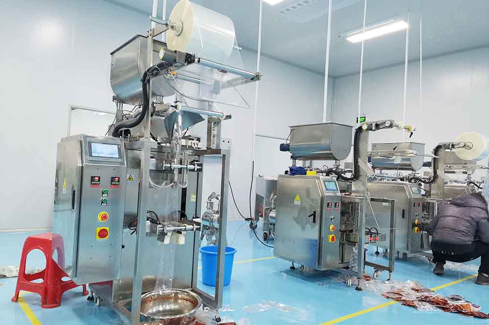 全自動(dòng)火鍋底料包裝機(jī)用于火鍋料、豆瓣醬、辣椒醬等等產(chǎn)品包裝