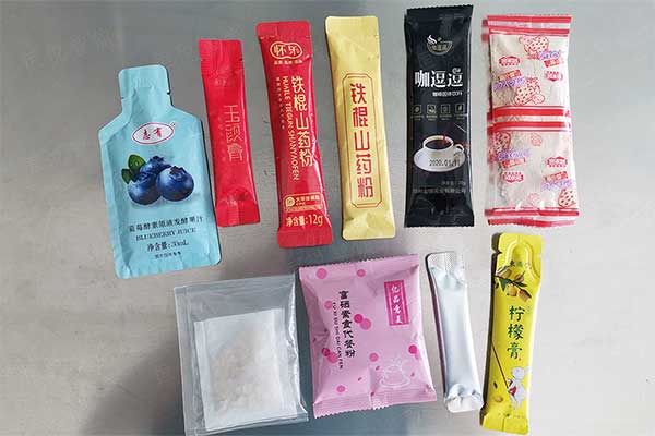 全自動(dòng)豆?jié){粉包裝機(jī)可實(shí)現(xiàn)背封長(zhǎng)條袋型，三邊封、圓角袋型等精美包裝