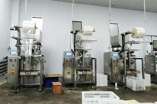 小袋方便面調料包裝機，制袋精美效率高