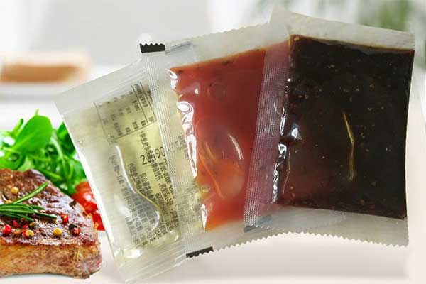 蔬菜包、粉料包、醬料包、骨湯包等產(chǎn)品的小袋方便面調(diào)料包裝機(jī)